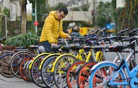 探索共享單車新品牌與小巷特色小店，隱藏寶藏的奇妙之旅
