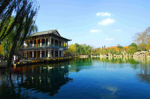 大明湖深度游，巷弄美食秘境探索