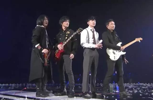 林俊杰最新翻唱歌曲，小巷深處的音樂與美食之旅