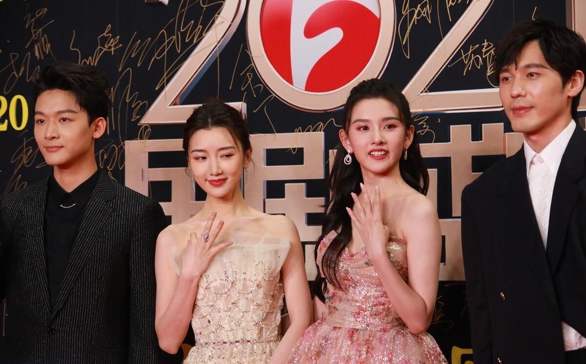 從陰影走向星光，自信力量引領(lǐng)下的黑皮膚女明星成長之路