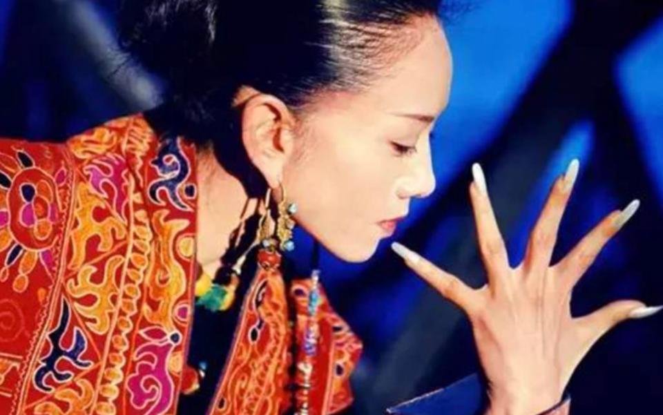 楊麗萍最新近照曝光，如何獲取并評(píng)價(jià)舞蹈巨星的最新照片？