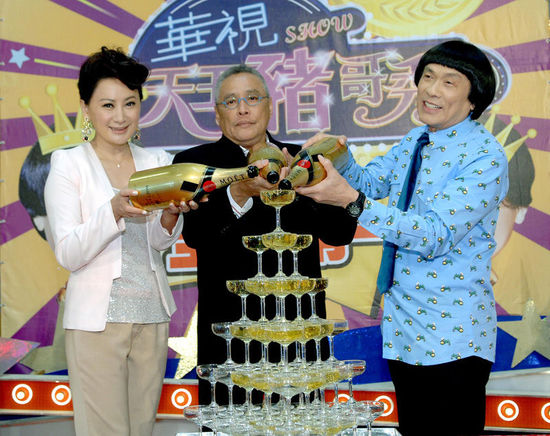 豬哥亮陳亞蘭最新動(dòng)態(tài)揭秘，小巷美食寶藏大揭秘！