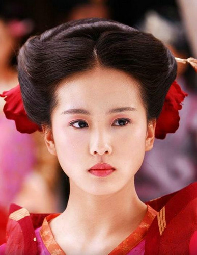 鵝蛋臉女明星的溫馨日常點滴