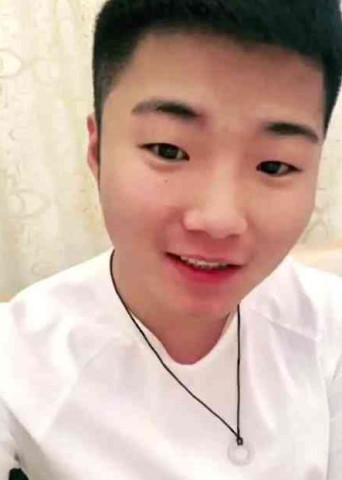白小白最新時尚活力照片曝光，捕捉魅力瞬間