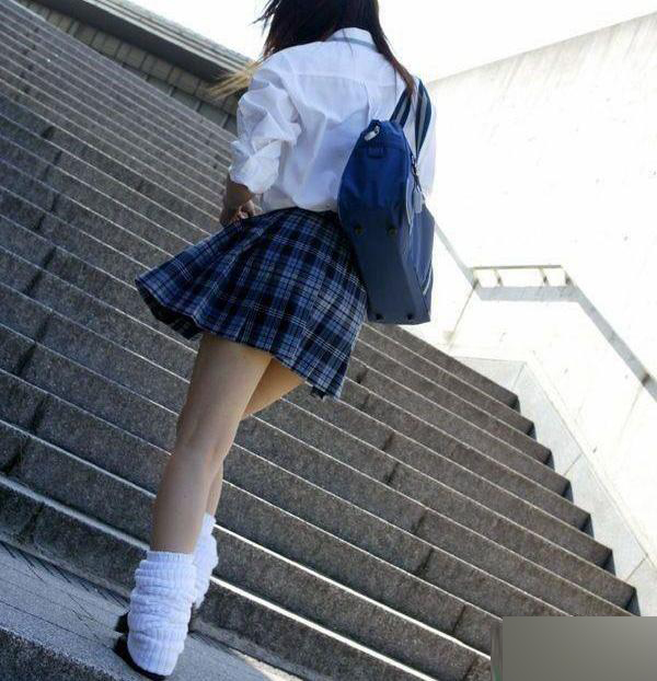 最新女校服，時代變遷中的校園風(fēng)尚標(biāo)志